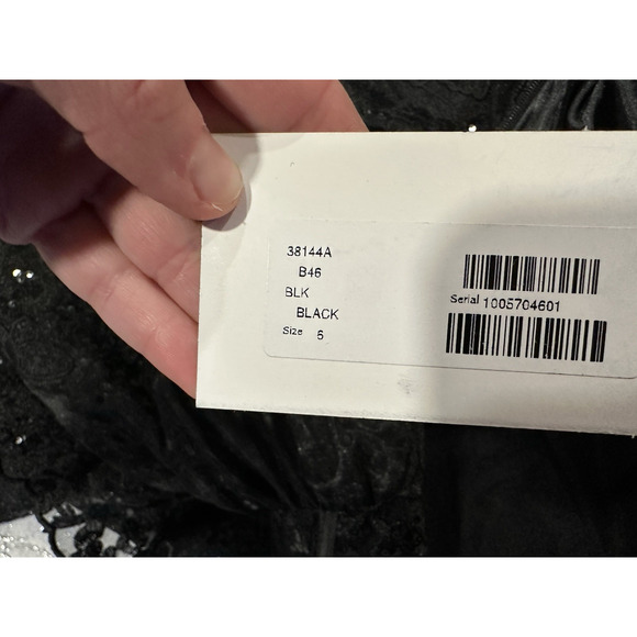 Jovani Embroidered Tiered Ballgown with Slit in black Sz 6 NEW - Picture 8 of 8